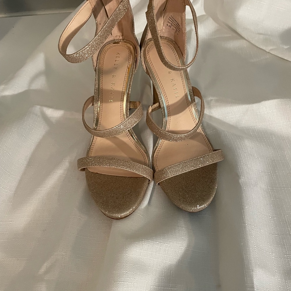 Heels - Picture 2 of 4